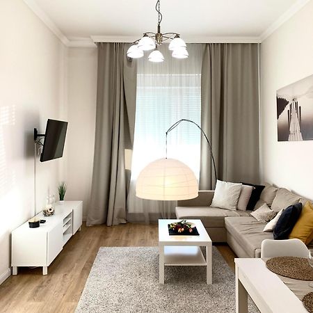 Alfoeldi Palace Apartman Debrecen Eksteriør bilde