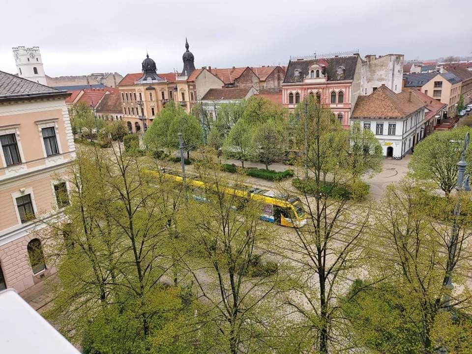 Alfoeldi Palace Apartman Debrecen Eksteriør bilde