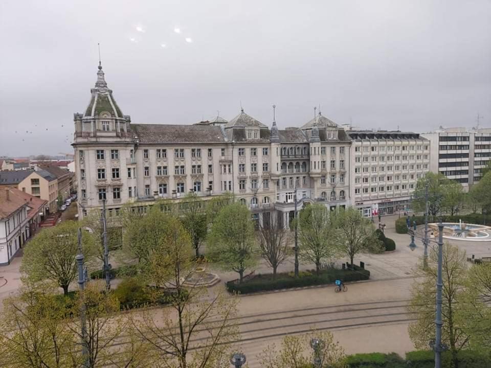 Alfoeldi Palace Apartman Debrecen Eksteriør bilde